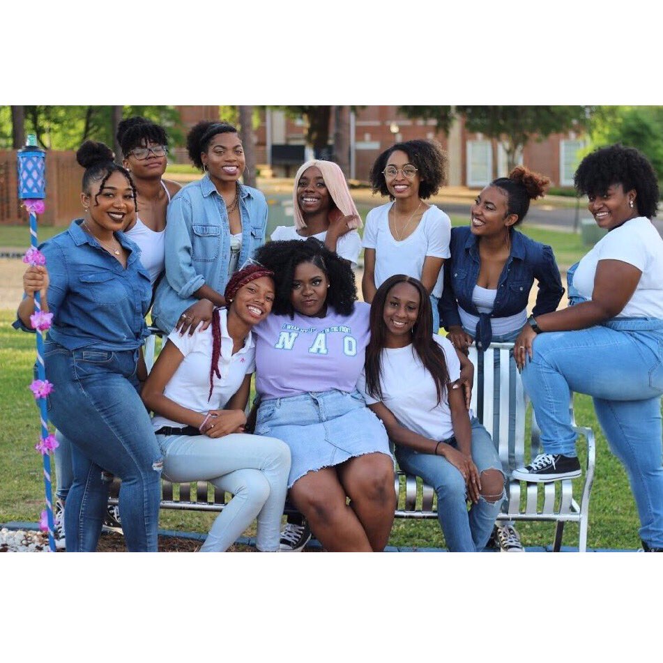 Cajun_Spiceee's tweet photo. Thank You Ma 🤞🏾🌸✨. #NAO💜💙 #CongratulationsMa #GraduateSzn https://t.co/oLMcOM0O2R
