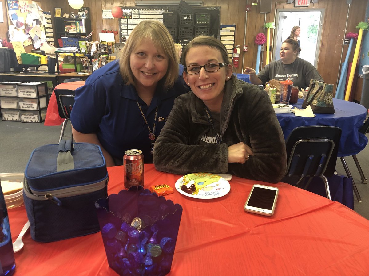 AlexanderElemen's tweet photo. Teacher appreciation week at AES is off to a Seusstastic start! Thanks to our community partners for helping us spoil our teachers this week! We are so thankful for everything they do! #AbsolutelyAlexander #TeacherAppreciationWeek2018 🦅💙💛 https://t.co/zvtvxlUJF8