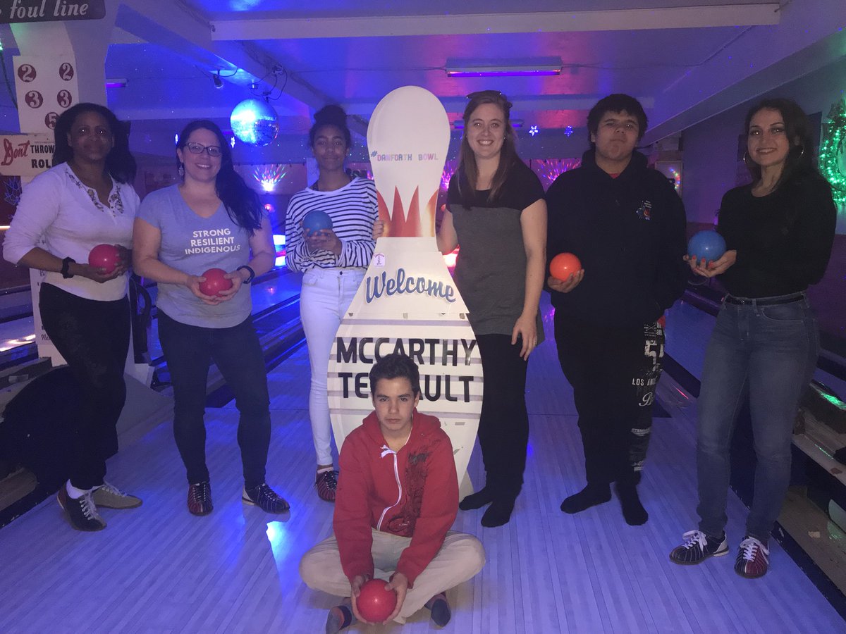TeenerBreener's tweet photo. Another great mentorship program trip to the Daily Bread food bank to volunteer, and then some fun bowling at Danforth Bowl with @TDSBFNST gr 8s and @McCarthy_ca @jennhand03 Miigwetch! Lots of work, learning and fun! https://t.co/iuXdDWKmHy