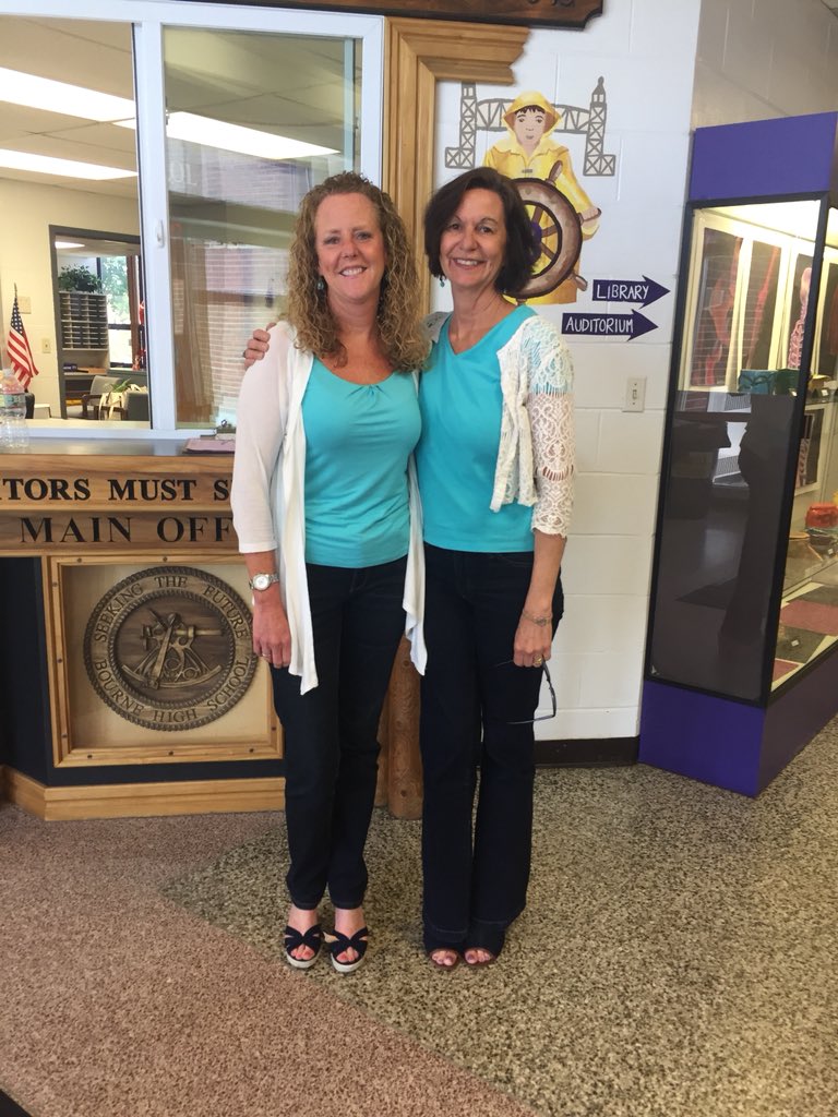 PrincipalCetner's tweet photo. It’s Teacher Appreciation Spirit Week at BHS - Today’s theme was Twinning Tuesday! #bourne2teach #bourne2twin #bournespirit @ScottAshworth21 @bps_slam https://t.co/GsmRPqAw8z