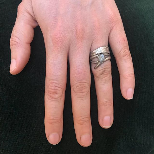 VickyForrester_'s tweet photo. Perfect fit. Thanks for the lovely journey @becky_edgington :)) #weddingband #engagementring #roughdiamond #creativeminds #creativehands #brightfuture #lifejourney #loveis ... https://t.co/ui3S3LKypQ
