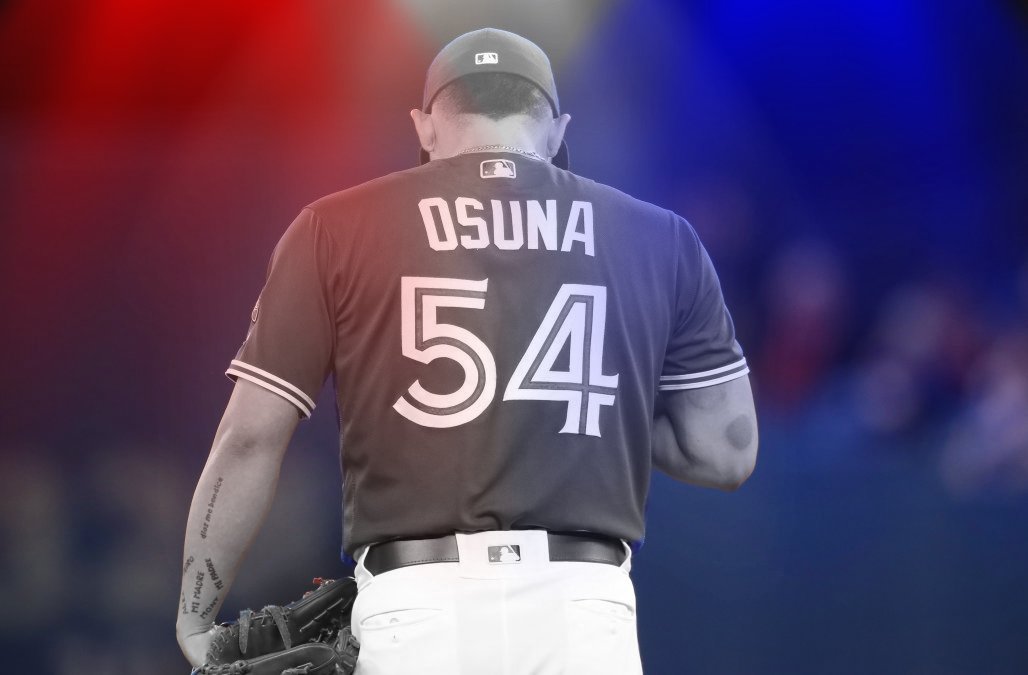 baseball_al2's tweet photo. @RobertoOsuna1 , pitcher mexicano @BlueJays , fue arrestado la madrugada de este martes en Toronto, tras ser acusado de violencia doméstica. #CompartamosELBaseball https://t.co/URIN561L8r