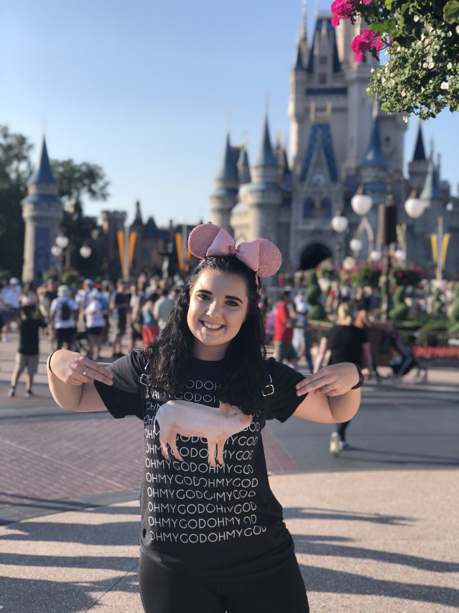 h_browniee's tweet photo. Representing our true queen at WDW ☺️ @shanedawson https://t.co/cUIfqe0VQt
