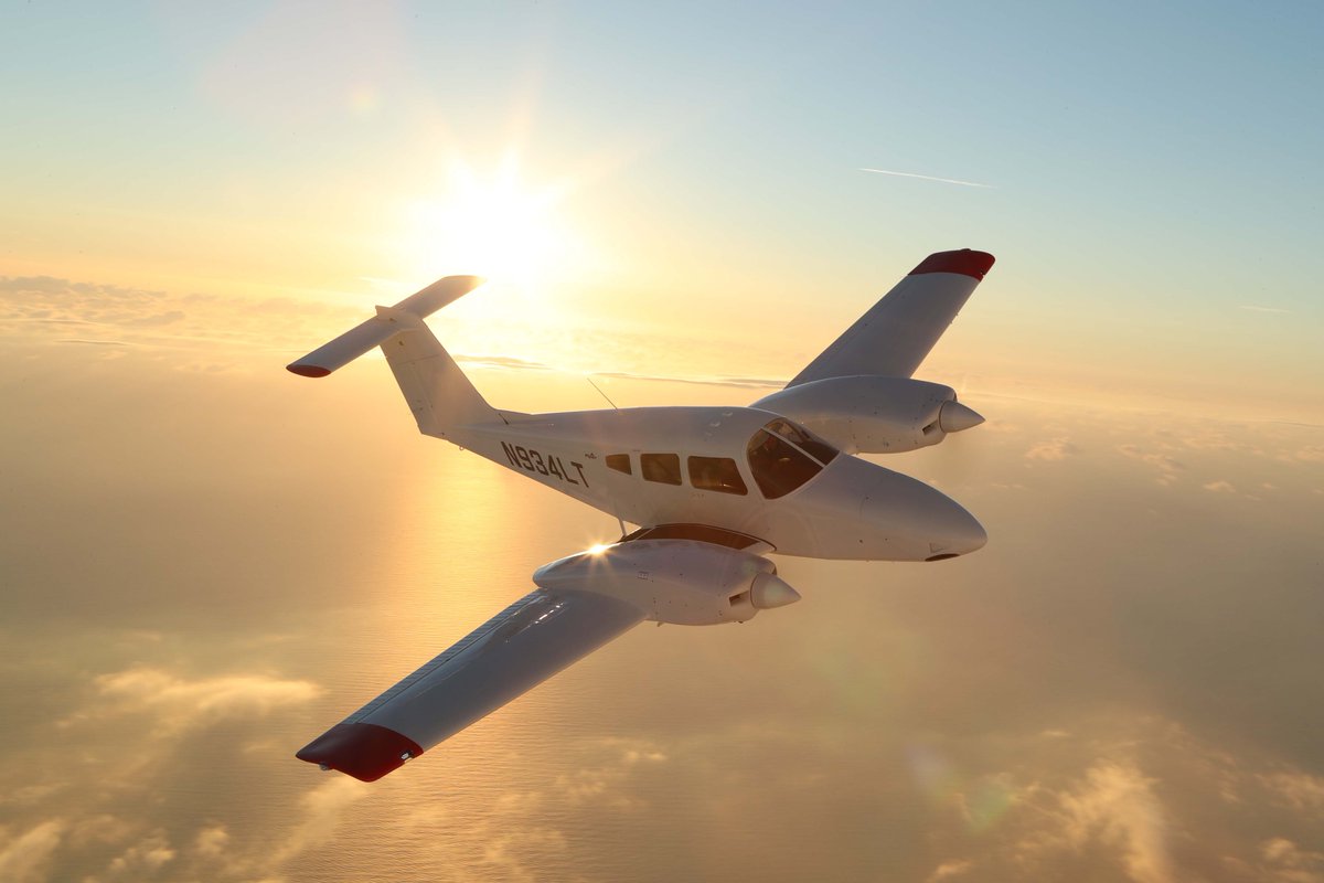 piperaircraft's tweet photo. Soaring into the Sunset this Trainer Tuesday. What's your favorite time to fly your Piper Trainer? #PiperAircraft #Piper #PiperSeminole #Seminole #PiperTrainerClass #PiperTrainer #Sunset #AvGeek #Adventures https://t.co/5xhGc12bIG