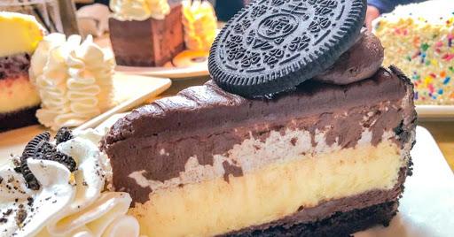 Cheesecake's tweet photo. We took @thewickednoodle behind the scenes and gave her a sneak peek at how we do food #TheCheesecakeWay! Check out her experience here: https://t.co/o2dU4PWfjB https://t.co/rr69RFZxZr