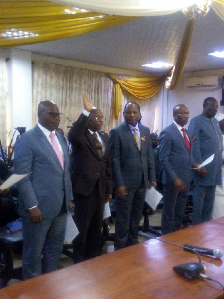 transparencebj's tweet photo. Installation des membres du #COS_LEPI ce mardi 08 mai 2018 devant les sages de la #Courconstitutionnelle du #Benin. En prêtant serment, les membres ont 06 mois (jusqu'à fin Nov 2018) pr actualiser le fichier électoral devant permettre d'aller aux #Elections #Legislatives 2019 https://t.co/pNuneQqpLk