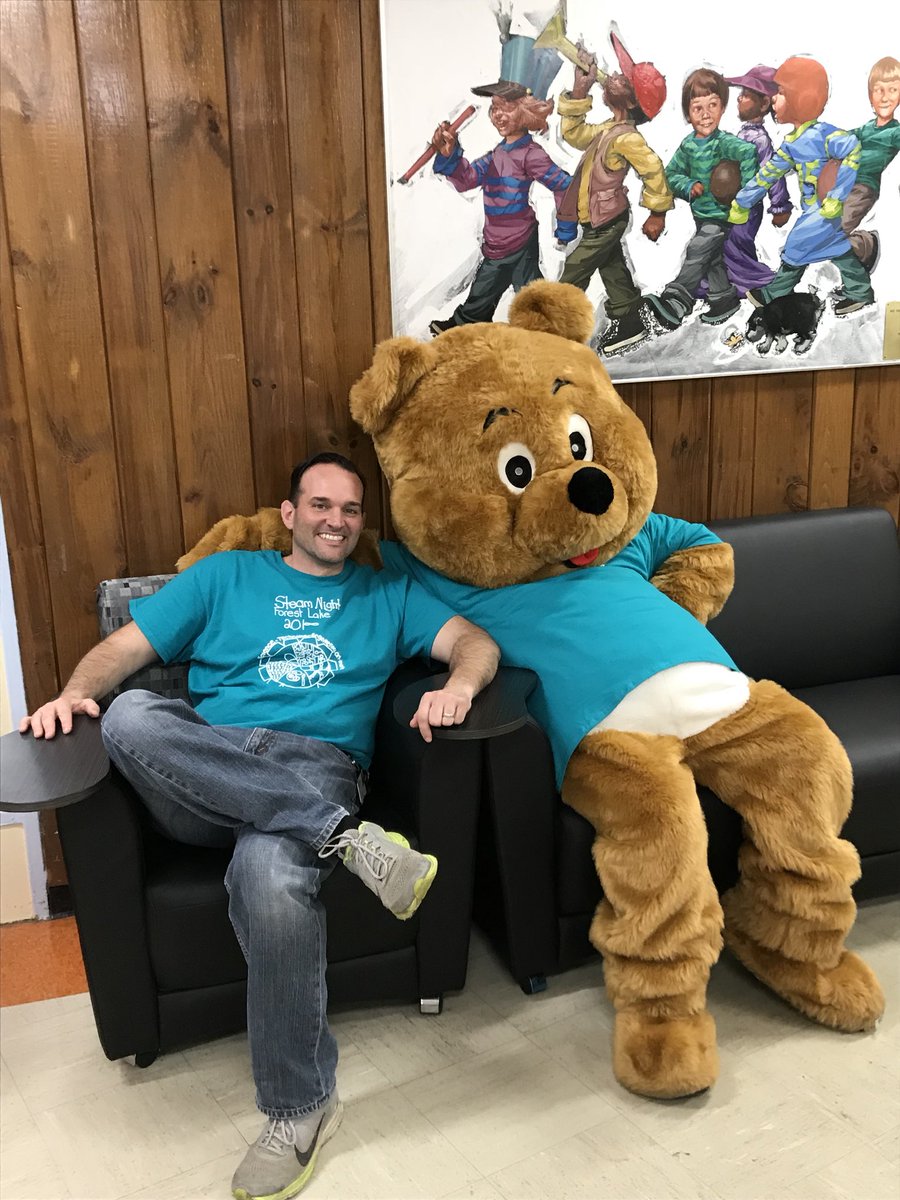 wantaghscience's tweet photo. Forester and Mr. Ciuffo taking a break at Steam Night @WantaghSTEAM  @wantaghsteamk2  @ForestLakeWsd https://t.co/XeJQ8Tl24S