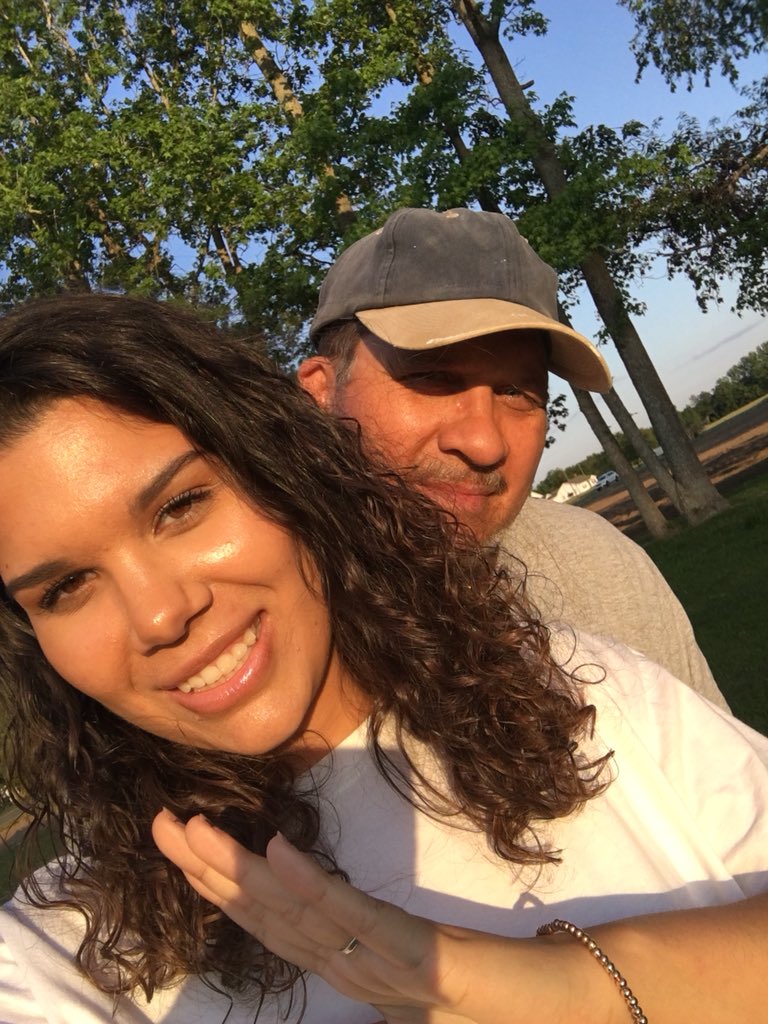 Elayna_Locklear's tweet photo. told my dad about the golden hour and he was curious https://t.co/ubD1Erqk90