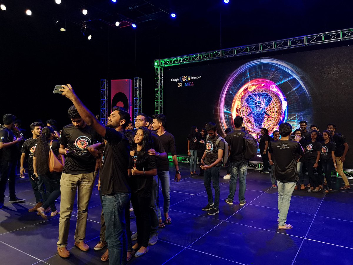 slt_mobitel's tweet photo. The final commemorative selfie and that's a wrap! Thank you for joining us at Google #io18 Extended #srilanka by Mobitel! #io18extended #IO18ExtendedLK #IOLK18 https://t.co/qUC4D9ME0U