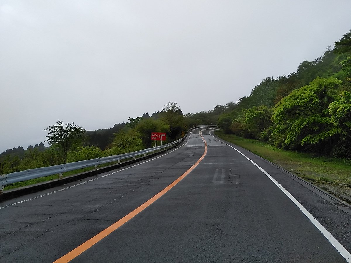 箱根ターンパイク株式会社 Twitterissa アネスト岩田ターンパイク箱根 5月9日 水 8時30分の道路状況です 天気 小雨 気温 5 路面状況 湿潤 異常無し 風速 7 8m 霧 大観山周辺でモヤ 富士山 見えない 山は薄い霧と強風です 雨はパラパラ程度です