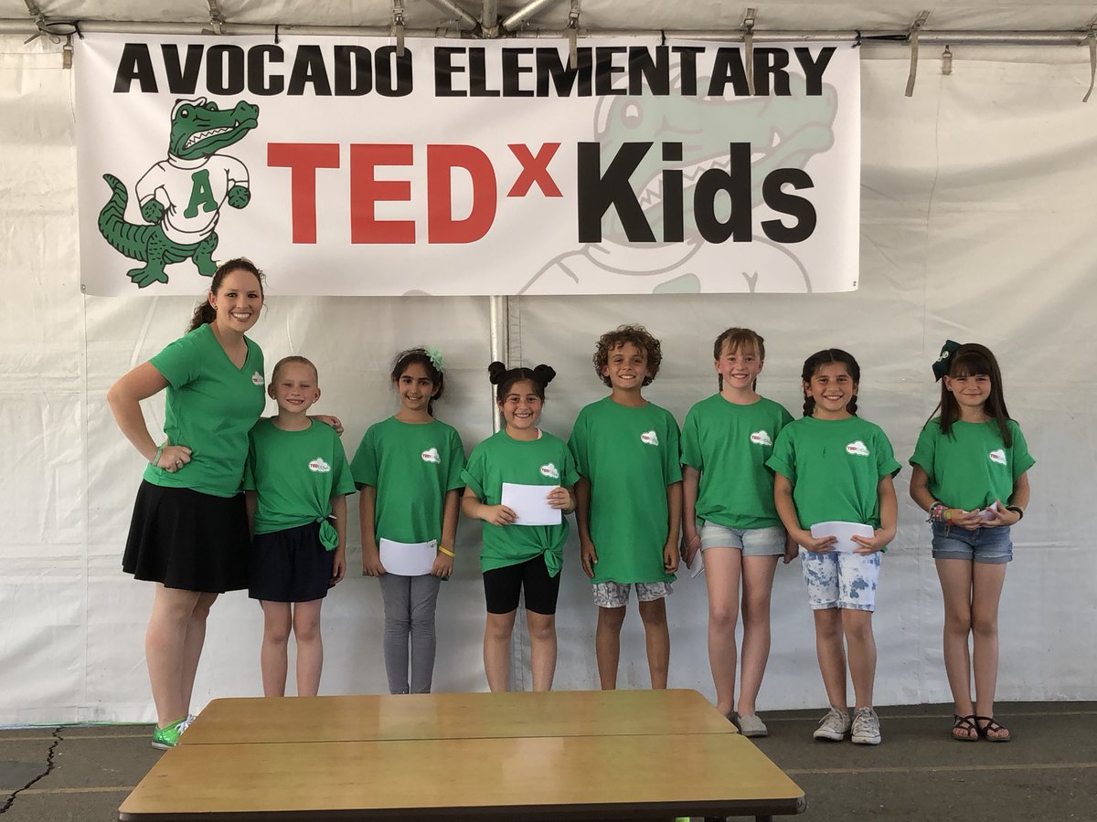 KHimaka's tweet photo. Thank you to our Avocado Gator Team for coming out to see our speakers. Our Gators really enjoyed seeing you @joy92118 #MrsTea @beth_devos @lorilavado @KatherineODono2 @AngelaNHuffman @kathyharmel @Lauriew2370 @MissKeffer @mrs_butlerm @GillisGillisl @missortega4 @KelliDeMent ! https://t.co/mNbqxxoQoN