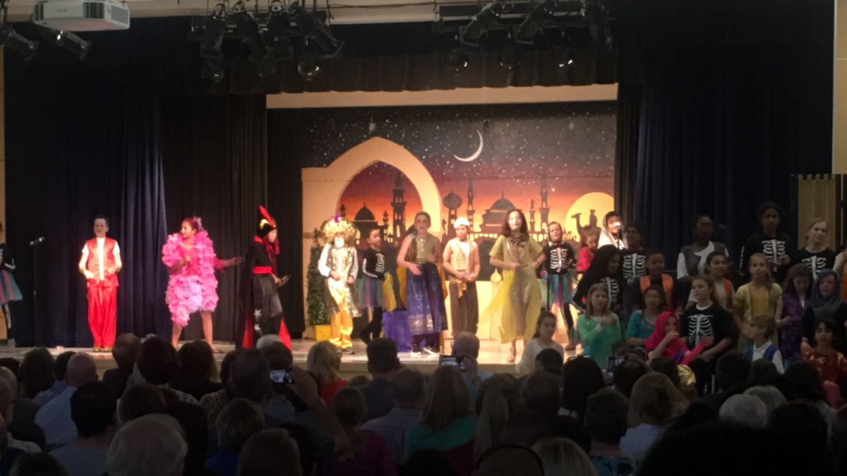 EastHills4_8's tweet photo. 5th Graders - Aladdin the Musical - Awesome Job @bhschools https://t.co/KDKTVhu36j