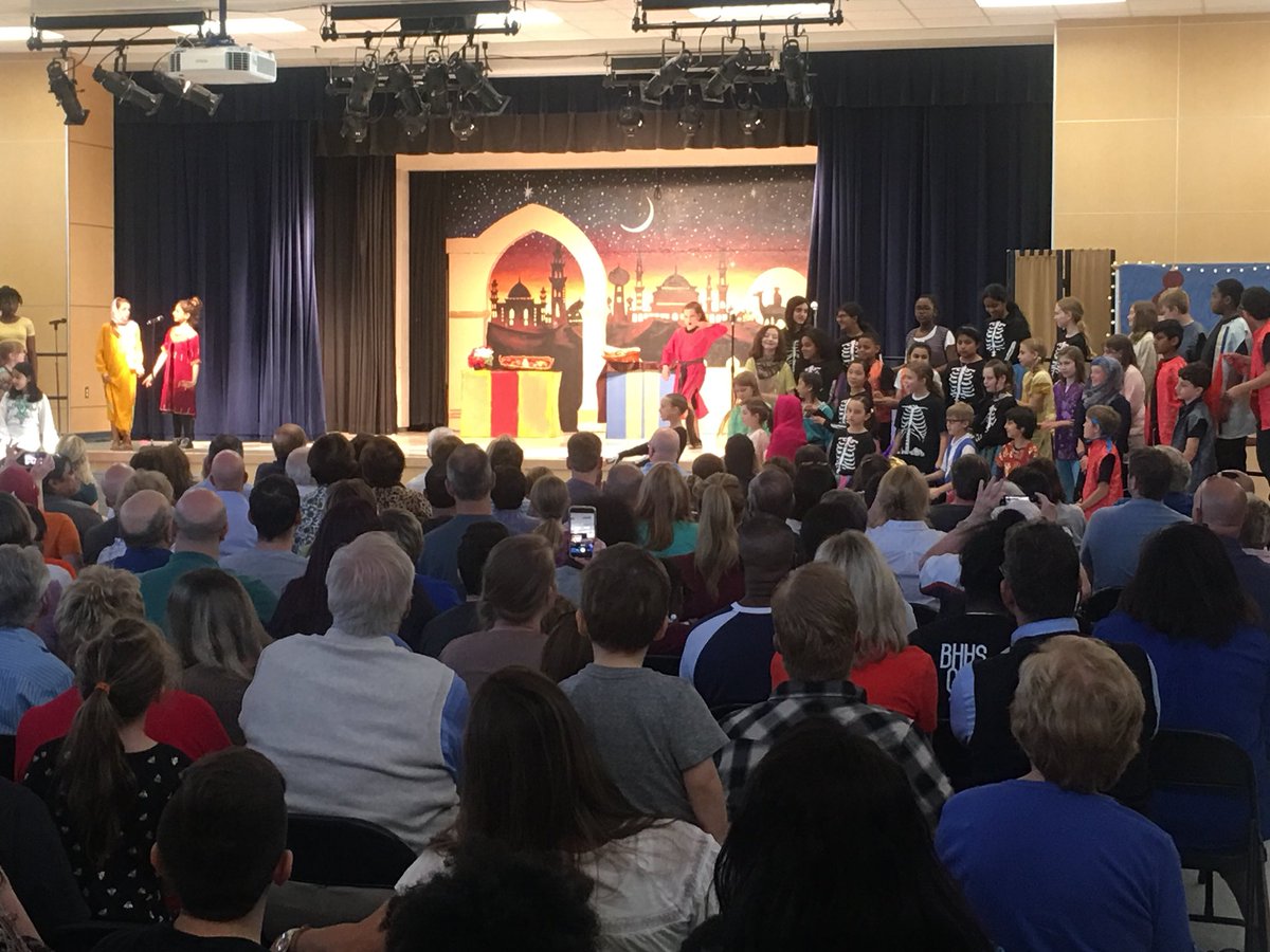 EastHills4_8's tweet photo. 5th Graders - Aladdin the Musical - Awesome Job @bhschools https://t.co/KDKTVhu36j