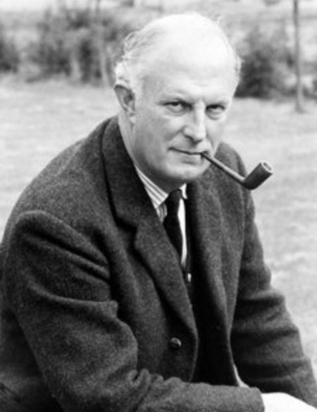 The real life inspiration for James Bond was even one of three original founders of Hakluyt (FITZROY MACLEAN; he died in '96). The other two were CHRISTOPHER JAMES & MIKE REYNOLDS. Both were longtime undercover senior MI6 officers & well connected in the political & spying world