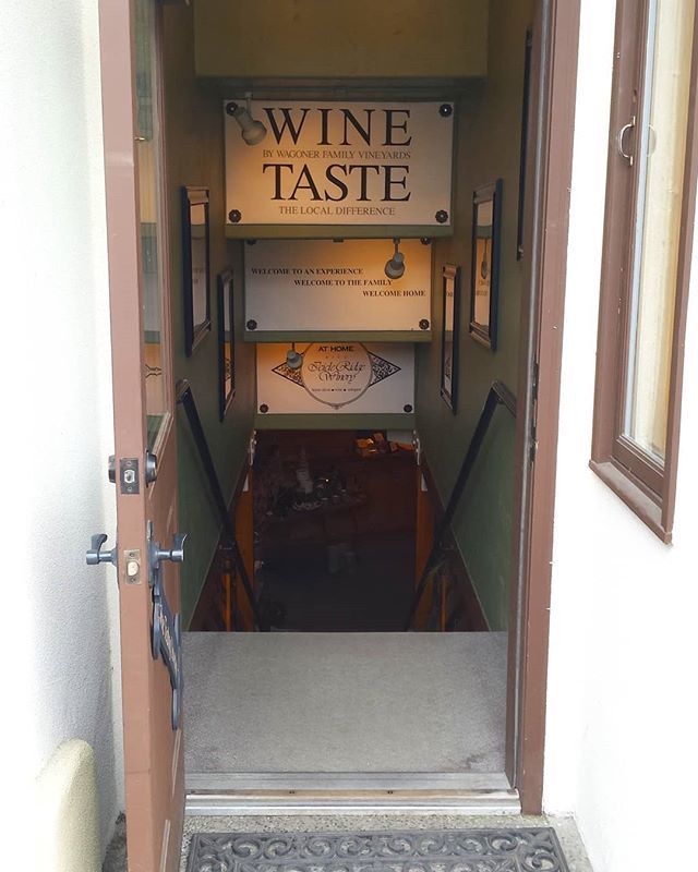 NWHotspots's tweet photo. If you love #winetasting, then you'll love your time in #Leavenworth!  Plenty more #thingstodo too!

#Wine #Winery #tasting #Samples #BottleToGo #vacation #getaway #NWHotspots https://t.co/k3wpCFG7B8