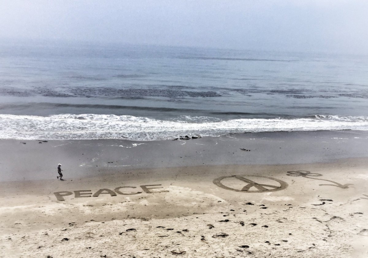 UCSBHousing's tweet photo. One of our talented &amp; caring staff members is also an aspiring rake artist using the beach as her canvas to spread peace out to the universe during lunch time. ☮️ Stay tuned for more sand designs! #UCSB #CampusPoint #RakeArt https://t.co/zqumzkjOCw