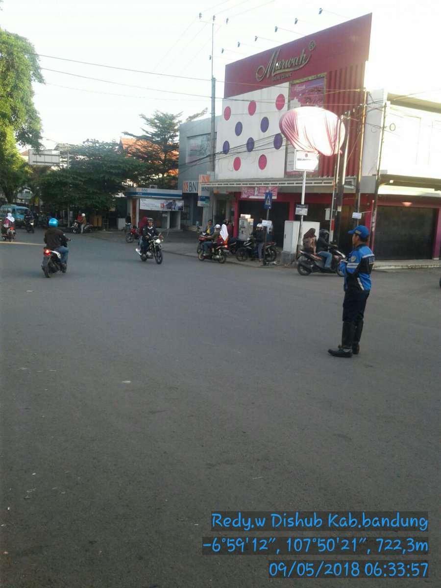 PRFMnews's tweet photo. 06.48 RT @dishub_bdgkab : Sekitaran Terminal Cicalengka  ArusLalin Terpantau Lancar Kedua Arah https://t.co/7MNSwrgnpS