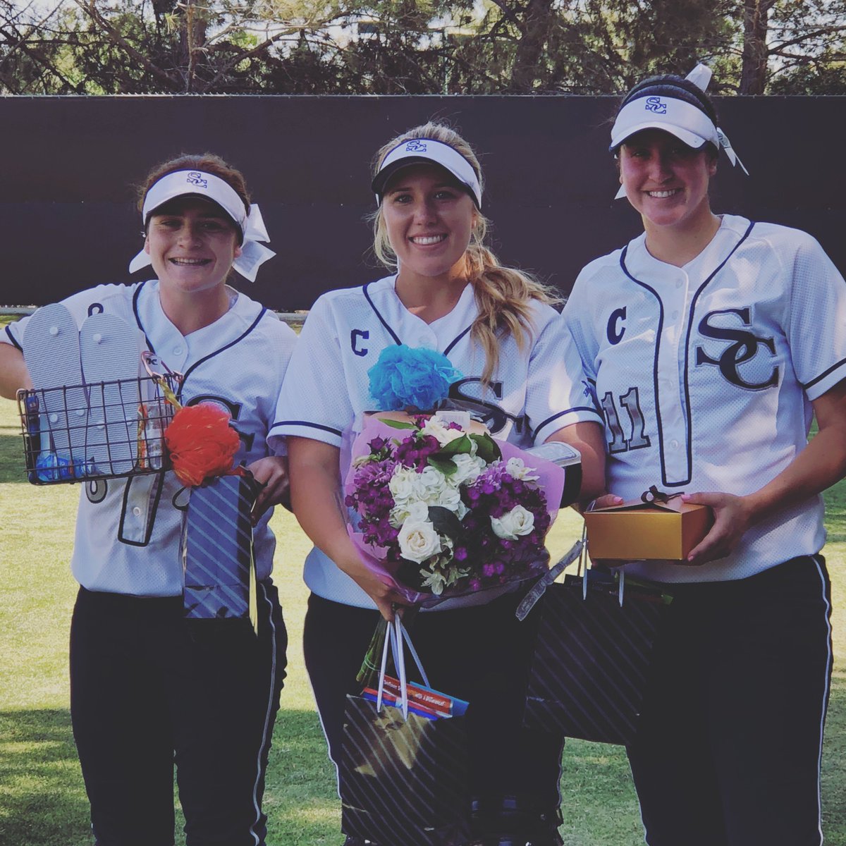 sierracanyon's tweet photo. Sierra Canyon celebrated their softball super seniors today! We are so proud of them and can’t wait to see where life takes them! #WeAreSC #SCSoftball #Seniors https://t.co/w3y0alo0SS