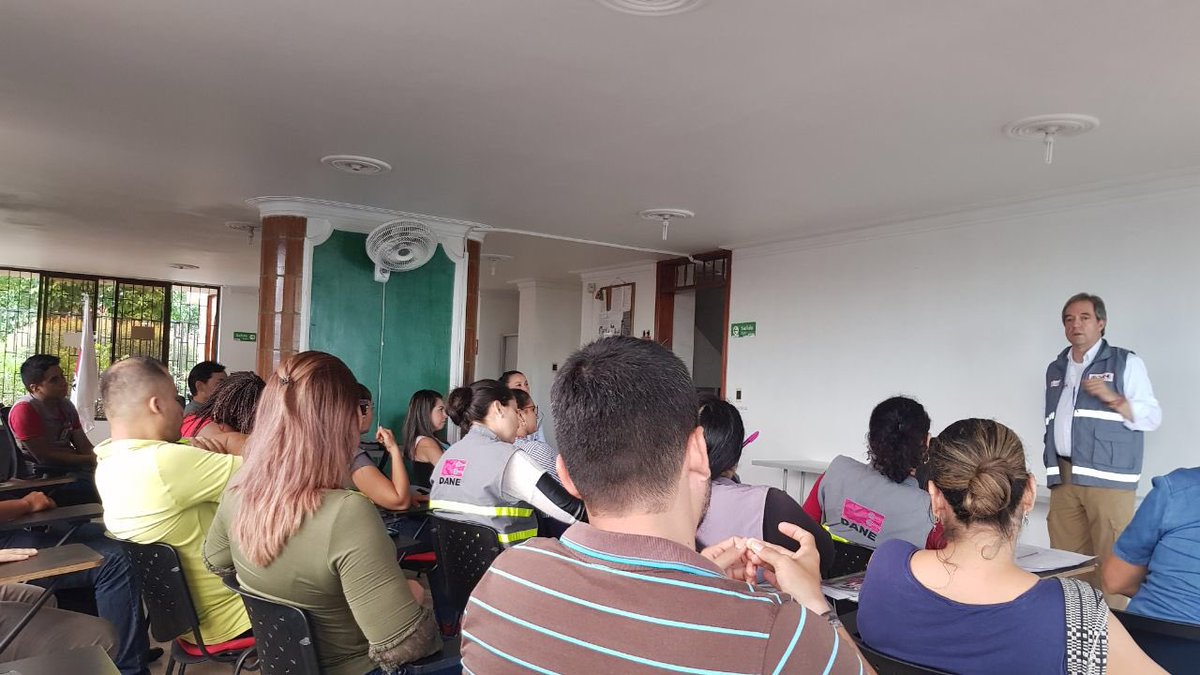 MauricioPerfett's tweet photo. Cerramos día en #Florencia con equipo del DANE y #Censo puerta a puerta. #EnmodoCenso avanzamos con el "toc toc" en los hogares caqueteños https://t.co/D7r7Bb0dXb