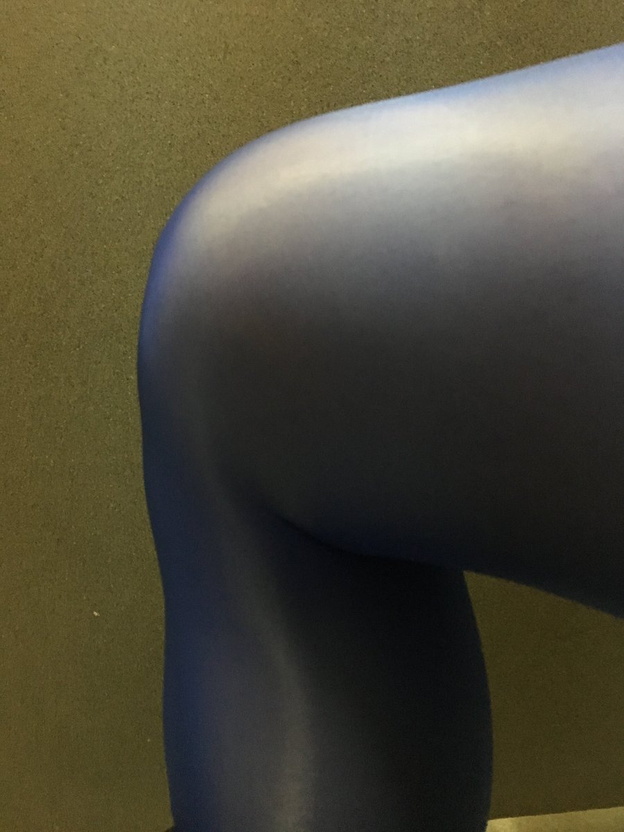 dressshouko2025's tweet image. 今はいているストッキングは
超光沢パンティストッキング
イタリア製の素材で8デニールなのに高密度なタイプ
スベスベしてて超気持ちいいお。
＃下着女装　＃ストッキング　＃デニール　＃仕事中