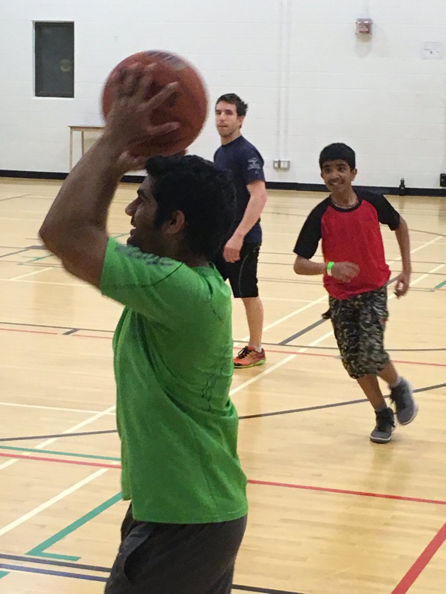 OakwoodHDSB's tweet photo. Some of our students who are associated with youth club @kerrstmission put the pressure on our First Responders @townofoakville QE Park Community Centre! Thx to our parent Sangeetha for sharing these pics! #qepcc #OakwoodROCKS #CommunityEngagement #partnershipworking https://t.co/4SOJqLPKUq