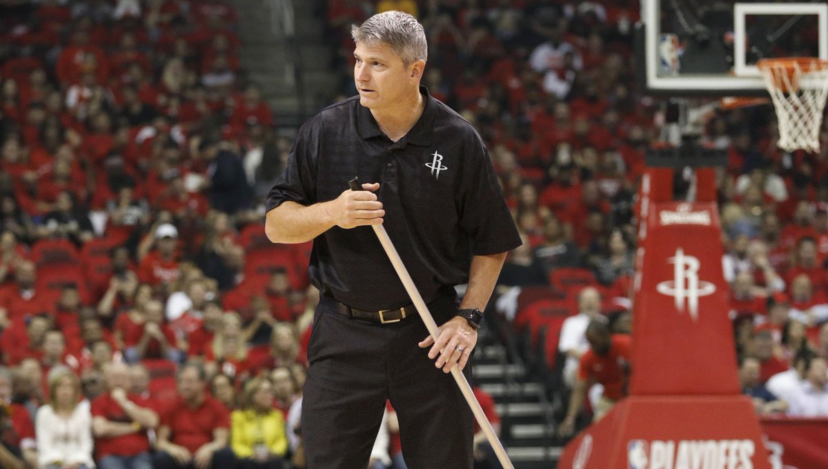 OnionSports's tweet photo. Rockets��� Mop Guy Can Tell This Game Going To Be A Sweaty One https://t.co/zipRElsImX https://t.co/FwgYwqQG5E