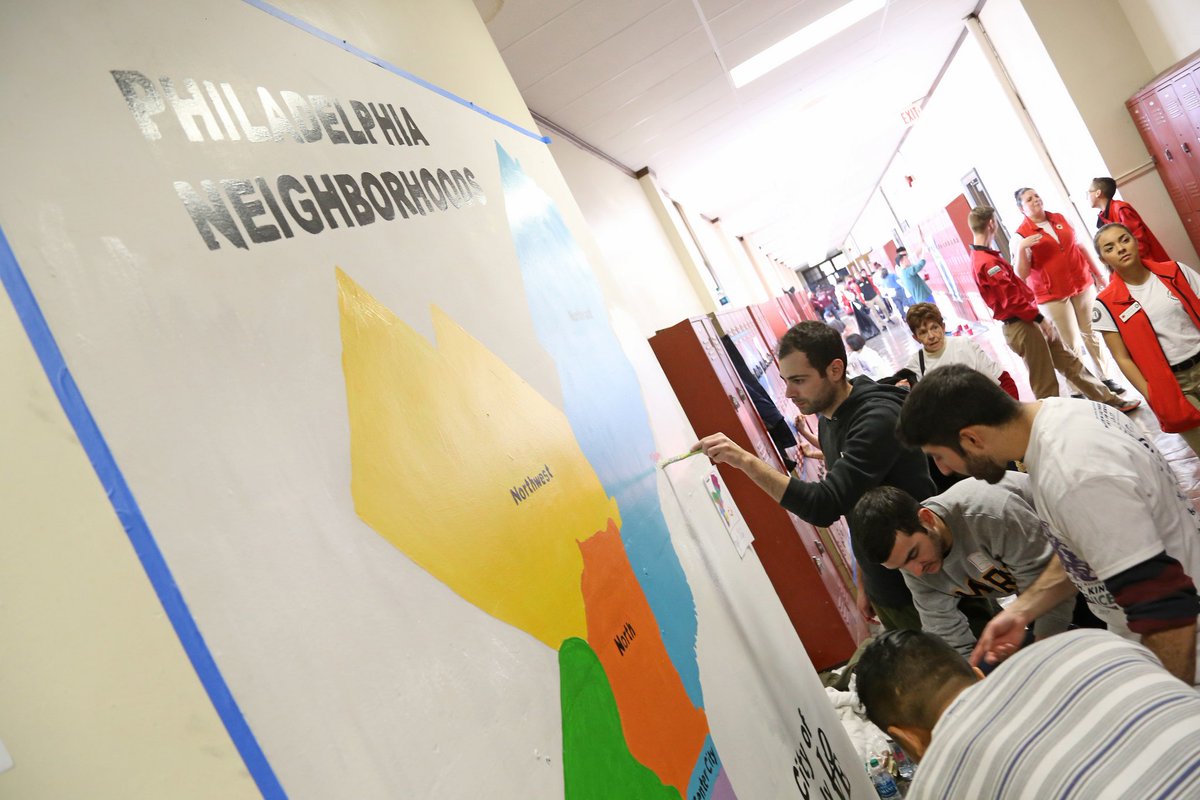 PhiladelphiaGov's tweet photo. Will you have some extra time this summer? #CommitToServe as a neighborhood volunteer! Sign up to stay updated on opportunities here in Philly ➡️ https://t.co/dUBk9cz4oK https://t.co/TvwINSMx64