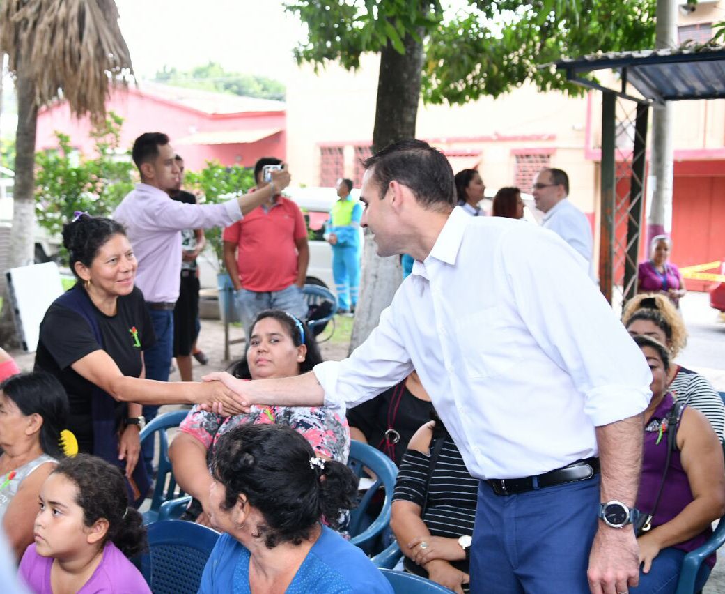 emuyshondt's tweet photo. Llevamos una celebración del Día de la Madre al Parque Minerva, en el Distrito 5 de San Salvador.
#SSesTuyo #ElCambioPositivo https://t.co/MHSB1aC6Z5