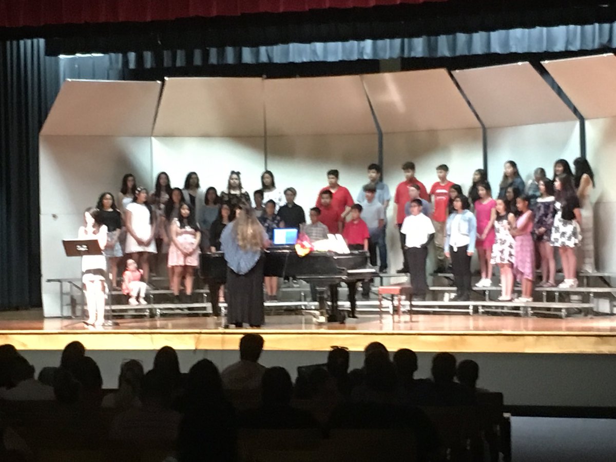 digitalsandbox1's tweet photo. @DodgeCityMiddle spring vocal concert under direction of @JessicaRalston great sound great students. https://t.co/Q57Uflj1FX