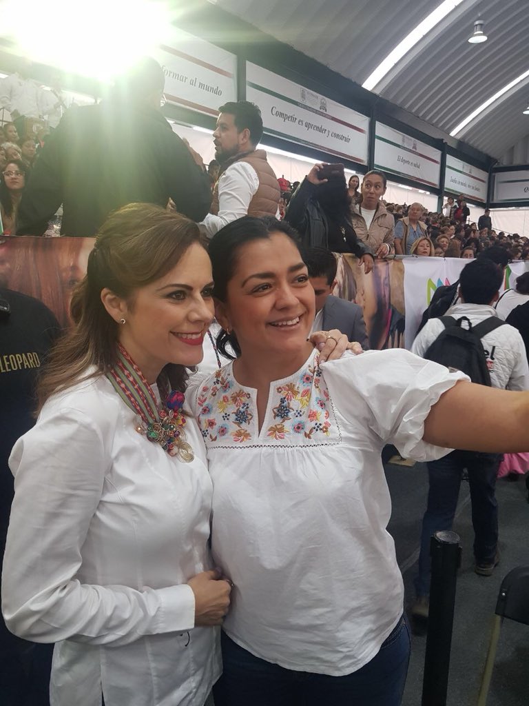alma_quiles's tweet photo. ¡#Mujeres generando suma de voluntades para nuestra transformación integral!#MujeresConMeade @JoseAMeadeK #PresidenteDe🇲🇽 https://t.co/3kRAk3NLxV