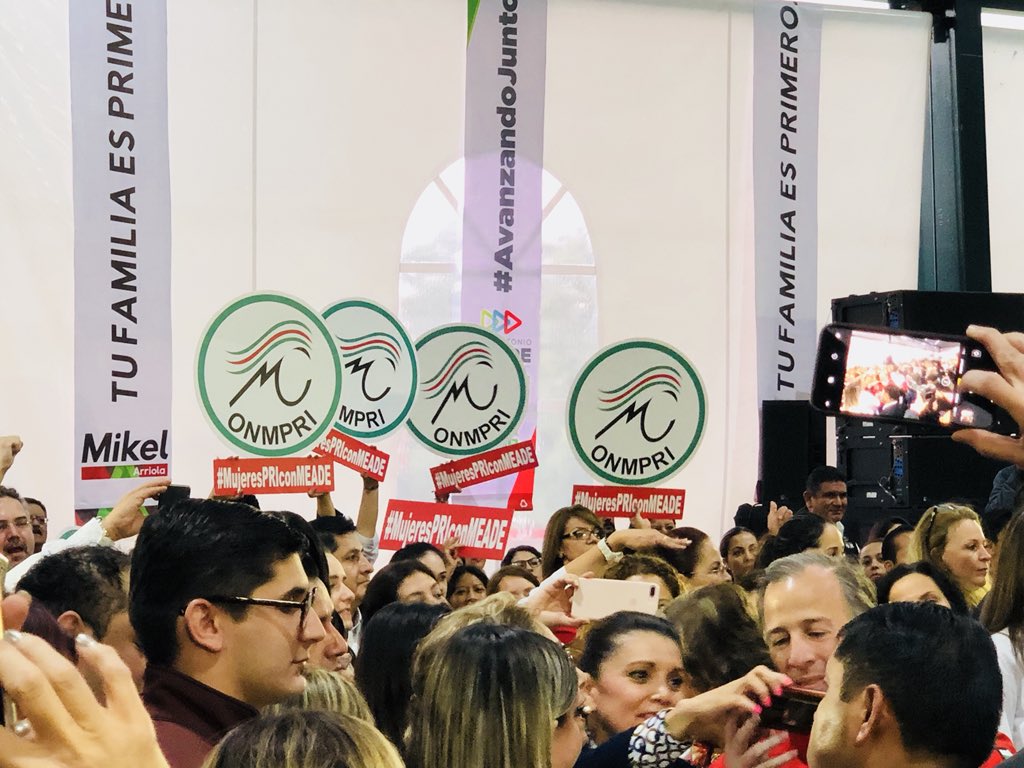 alma_quiles's tweet photo. ¡#Mujeres generando suma de voluntades para nuestra transformación integral!#MujeresConMeade @JoseAMeadeK #PresidenteDe🇲🇽 https://t.co/3kRAk3NLxV