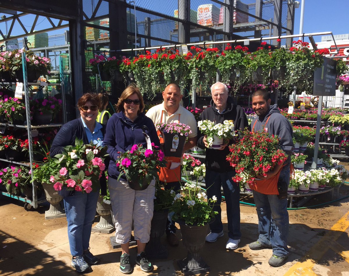 Joe and Juan in Forked River want that Top Live Good Spot this week. They ❤️BBQ!!  Such beautiful flowers from our LG Growers and great merchandising  our customer decided to jump into our photo and have some fun with our Flower Power ❤️🌺🌸🌼🌸🌺❤️<a href="/CoreyLiliston/">Corey Lilliston</a> <a href="/nyyroro/">Ro Rodriguez</a>