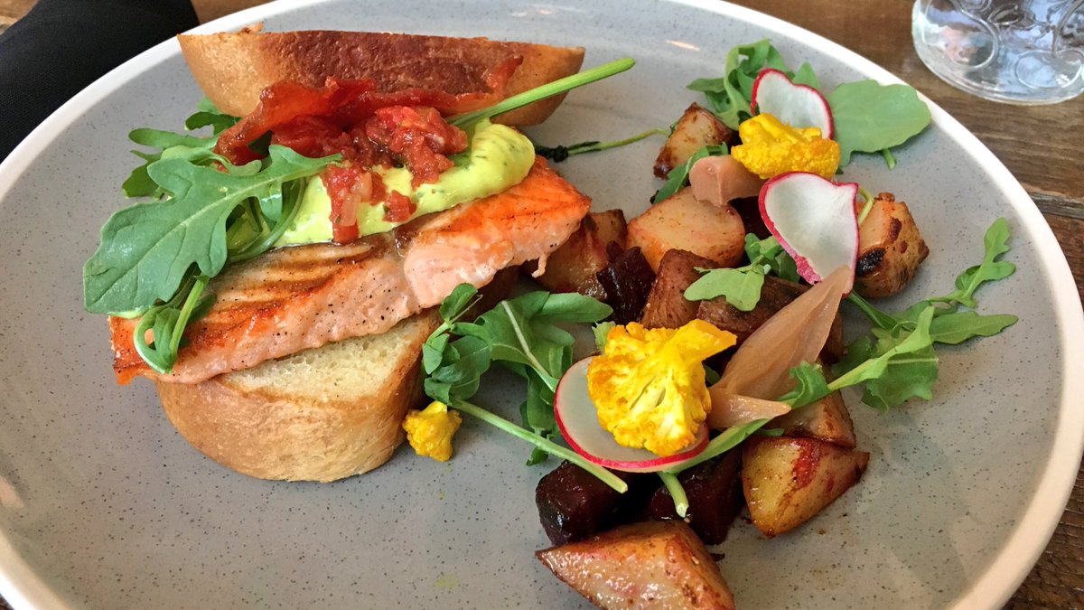 canadiantropics's tweet image. Thanks for a wonderful lunch today @startfreshproj 😎 Steelhead Trout BLT. So tasty. #exploreKelowna #foodie #Okanagan