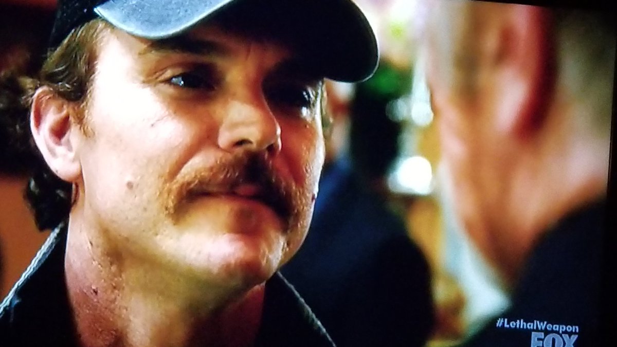 Megz2121's tweet image. Hey @LethalWeaponFOX @FOXTV  see that look? That is the look of the best Riggs ever! @ClayneCrawford has done #MelGibson proud #LethalWeapon