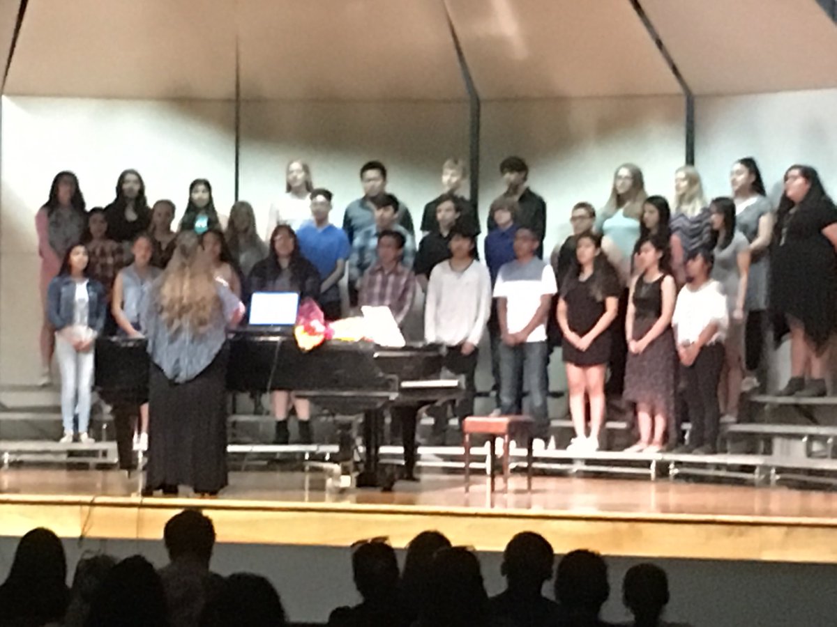 digitalsandbox1's tweet photo. @DodgeCityMiddle 8th grade sings Dust in the Wind a tribute song to Deb  Keitel. Thank you choir &amp; @JessicaRalston from all of us @DodgeCityMiddle https://t.co/KCubEAGCcE