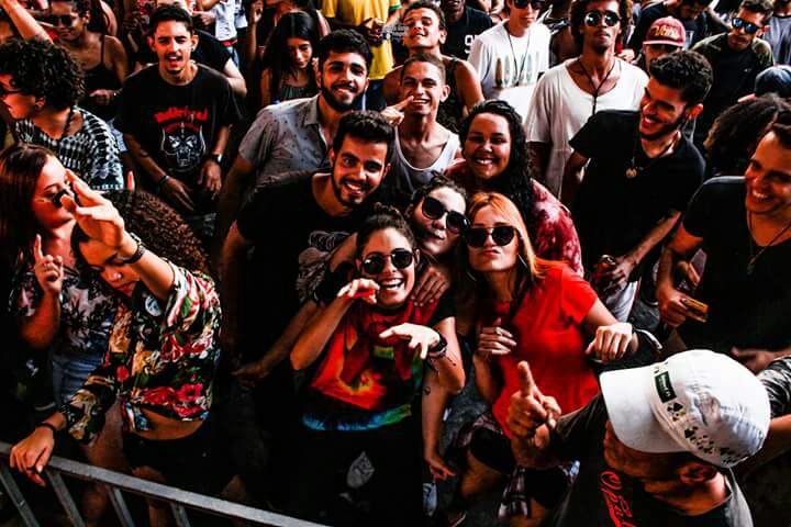 Bryanzin_DD's tweet photo. não existe hora e nem lugar pro trance👽🖖 #MeiotasDaRave #Progressivamente https://t.co/TJh2dBzeG1