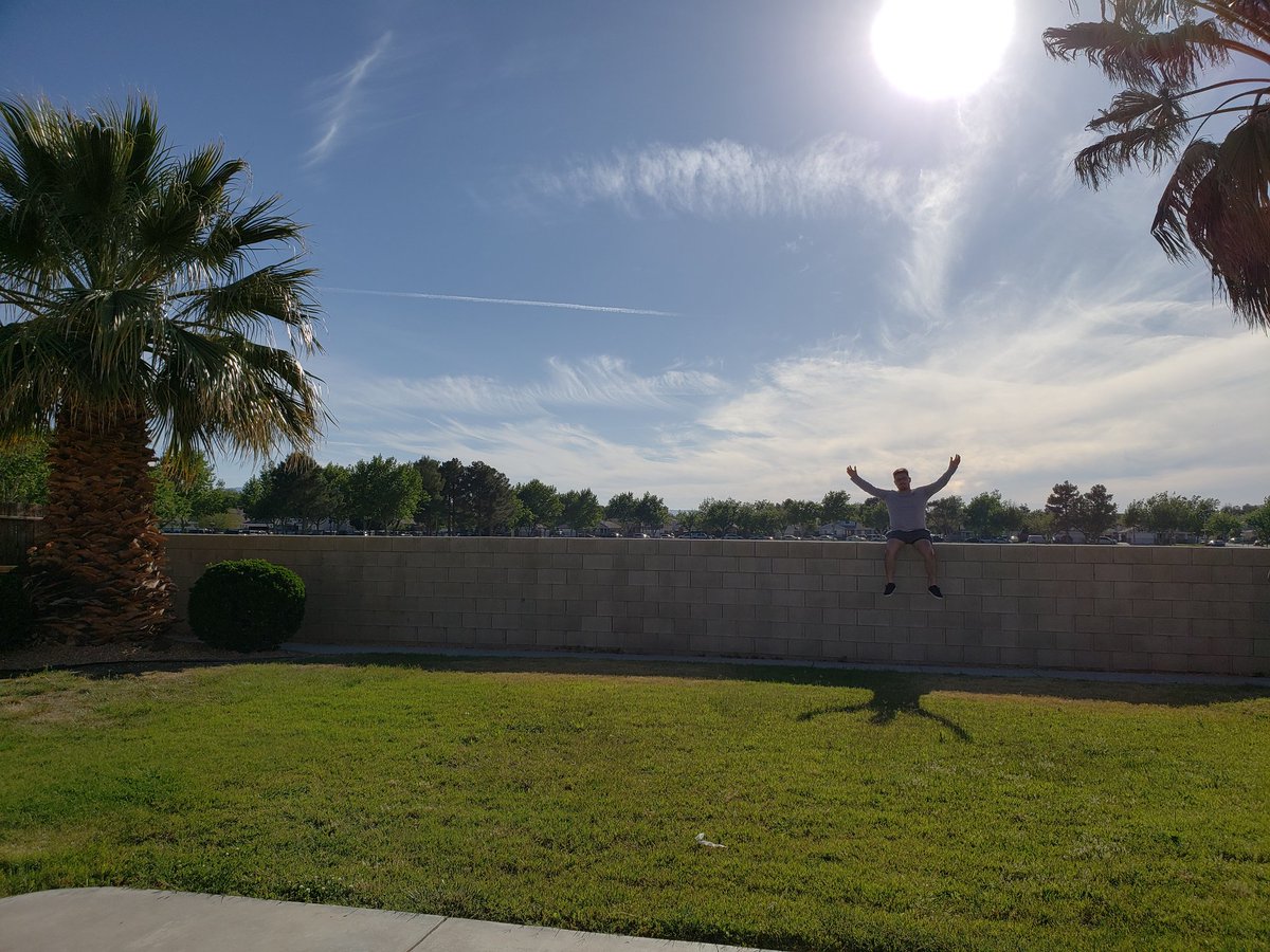notsoniceGrim's tweet photo. 20 FUCKIN YEARS OLD AND IM OFFICIALLY A HOME OWNER, LEEETSSSSSFUUUUUCCKKIINNGOOOOOOOOOO https://t.co/wS5W63PRTs