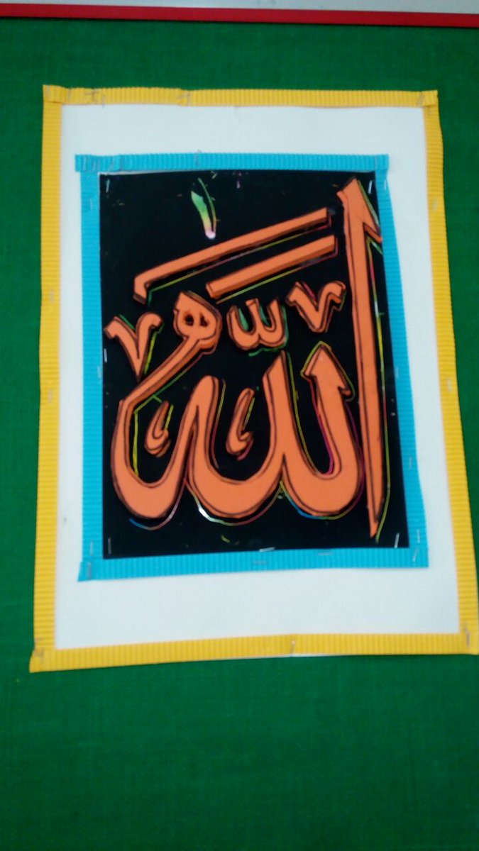 ختام فعاليات معرض الفنون التشكيلية بمدرسة قيرون حيرتي للتعليم الأساسي بنين للعام الدراسي 2017/2018 
اشراف أ. عاصم محمد معلم الفنون التشكيلية تحت رعاية مدير المدرسة أ. أبوبكر سالم طهموم البدر .