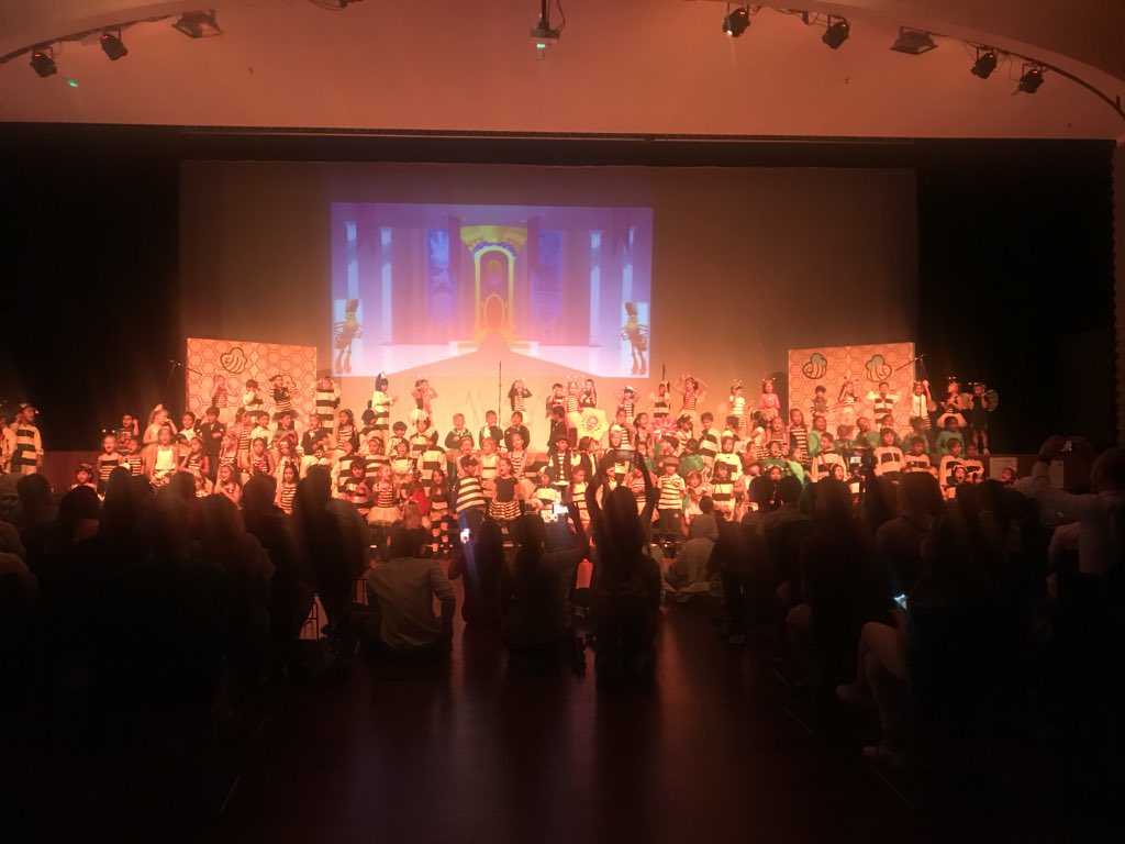 KingsAlBarshaFS's tweet photo. Buzzing from the year one #beemusical performance @kingsalbarsha π https://t.co/YigXaSMK1U