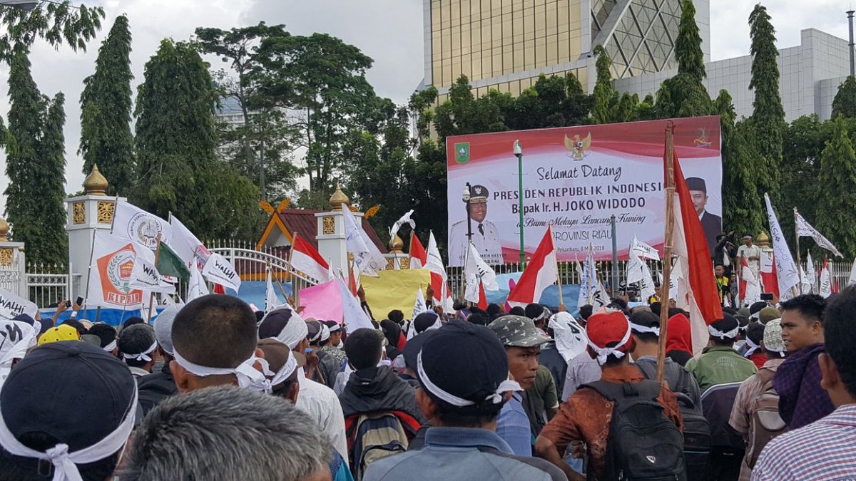 walhinasional's tweet photo. Kami meminta hilangkan saja sekalian sistem otonomi daerah, jika pemerintah provinsi bersikeras membangun hanya karena ini proyek strategis nasional dan tidak mengindahkan kepentingan dan hak asasi rakyatnya sendiri.
#savecipang https://t.co/Y2mgyevUAe