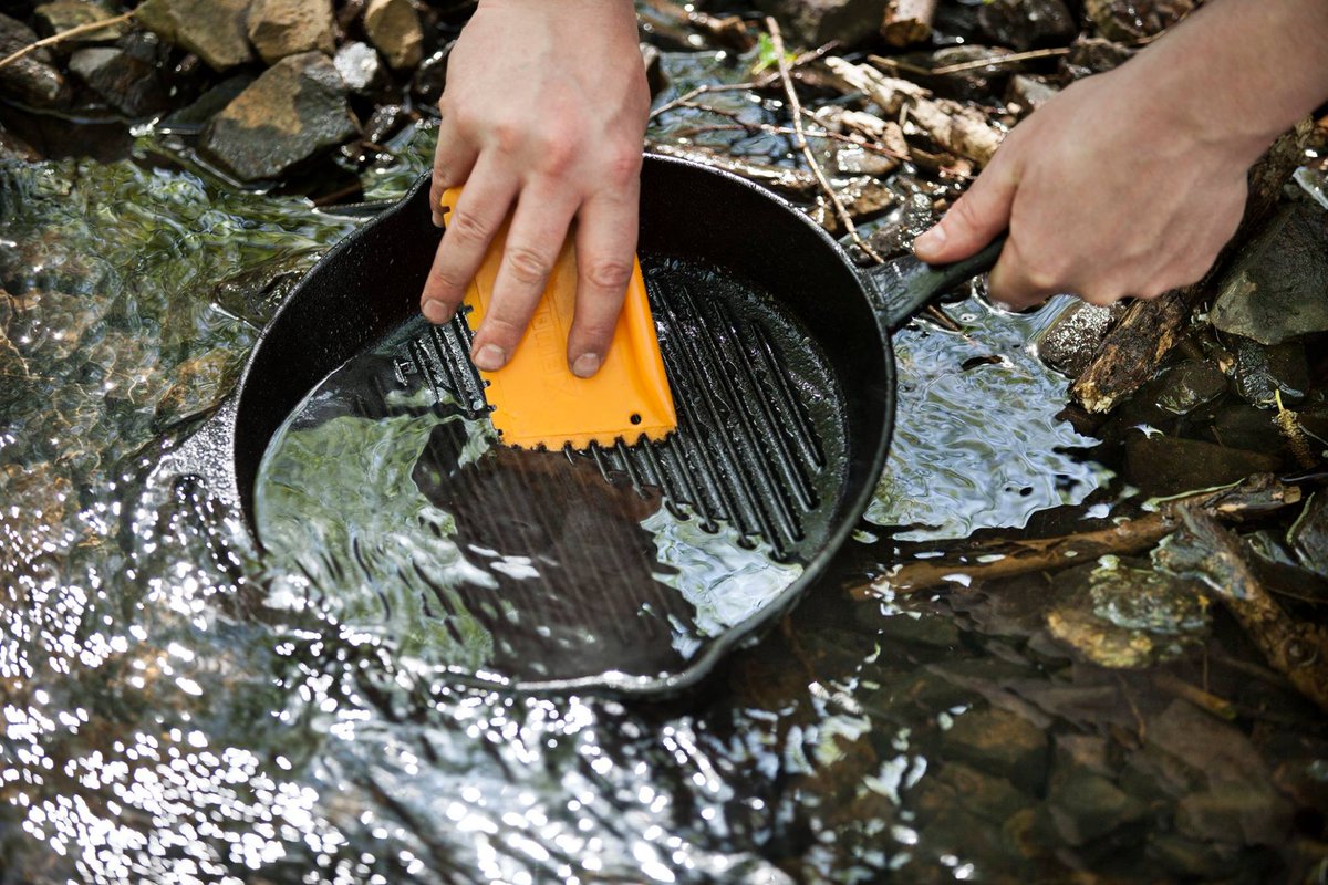 #Petromax nieuws! Skillets met grill profiel en hamburger ijzer zijn nu te koop bij onze dealers. Moeilijk schoon te maken? Niet met de nieuwe gekartelde schraper van Petromax. Voor de verkooppunten in de Benelux ow.ly/3gOl30jUcD2