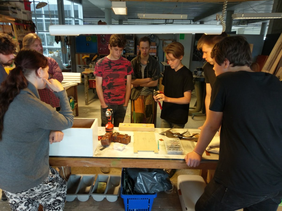 Wij krijgen zoveel aanvragen voor activerende plek voor #thuiszitters , dat we in Zutphen helaas een (tijdelijke)stop moeten invoeren. Mogelijkheden zijn er nog  @WalhallabA , @WalhallabGro , <a href="/Walhallab_Waard/">WALHALLAb_Waard</a> en <a href="/WALHALLAb_Tilbu/">WALHALLAb_Tilburg</a> ! 

RT aub!

#onderwijs