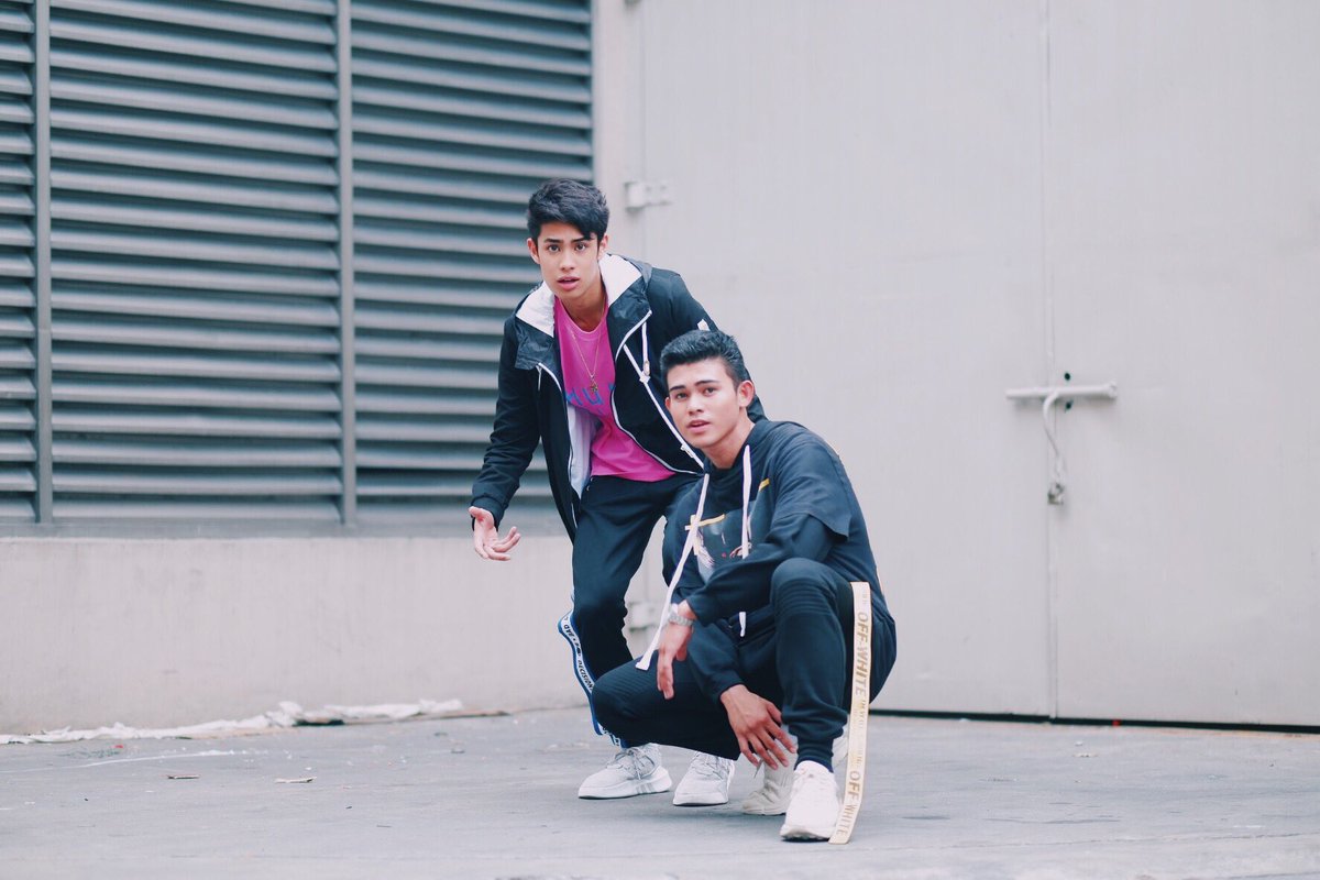 donnypangilinan's tweet photo. Opened Showtime a while ago 🤘🏼 https://t.co/Ff1JwCPD1I