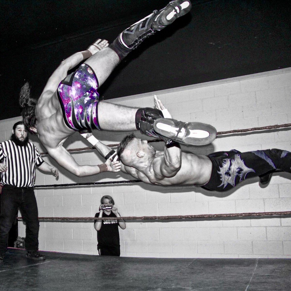 TheRealShreddZ's tweet photo. Current mood: 💪🏼😈🤘🏿
Photo: @EWOLmma 

#Wrestling #FallAwaySlam #BigWestWrestling #ShreddZ https://t.co/uKysrCdMiH