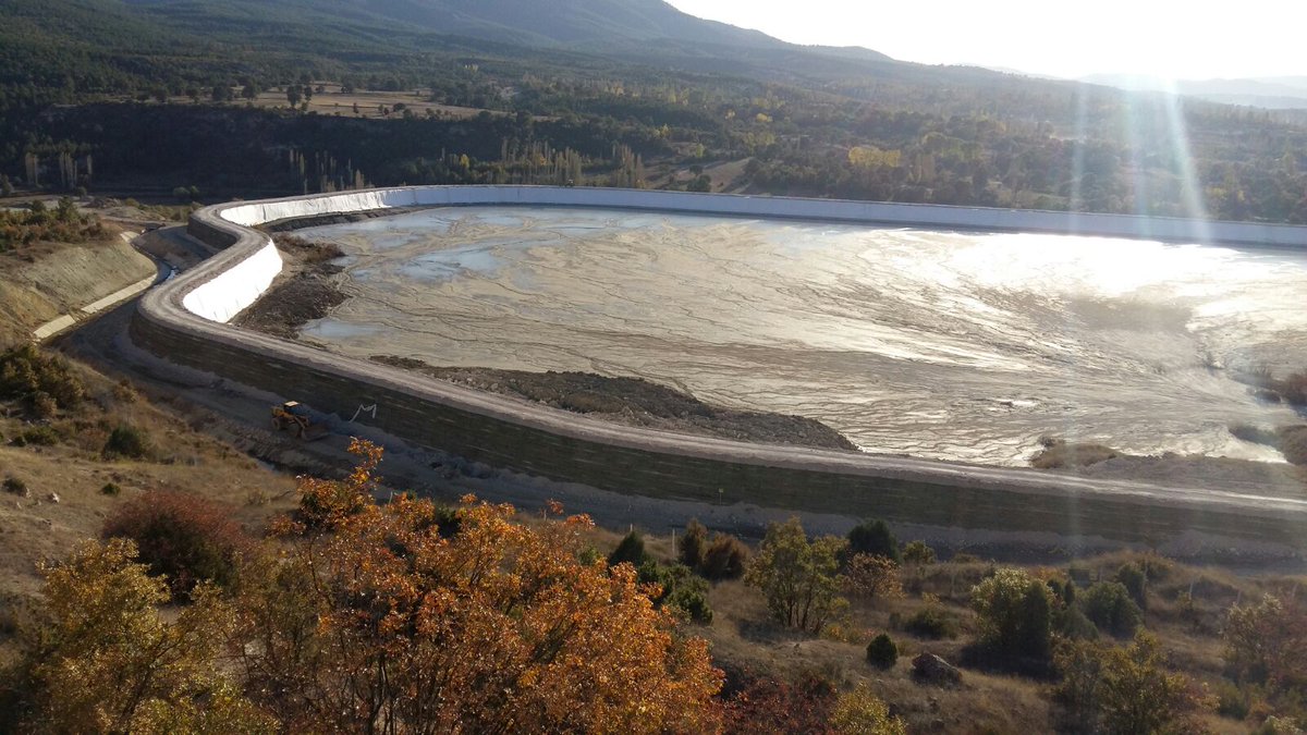 Maccaferri_TR's tweet photo. Katı atık sahası, relokasyon alanı sedde yükseltme projesi Macgrid ürünümüz ile gerçekleştirildi. / The embankment crest raising project in the landfill relocation area was constructed with our #Macgrid #geosynthetic product. @MaccaferriWorld https://t.co/YCHMeP8hub