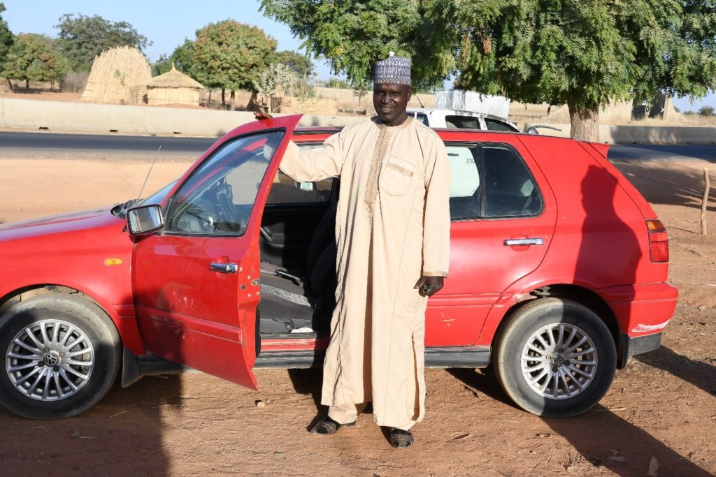 tropicallegumes's tweet photo. Mr. Sani Ado Oumar is now owner of two hectares of land where he produces cowpea. @tropicallegumes project has changed an extension agent like me from grass to great,” he says. Not only I have improved revenues, but I was also able to invest in a new car https://t.co/am7AaPAamz https://t.co/8EZxJISqgA