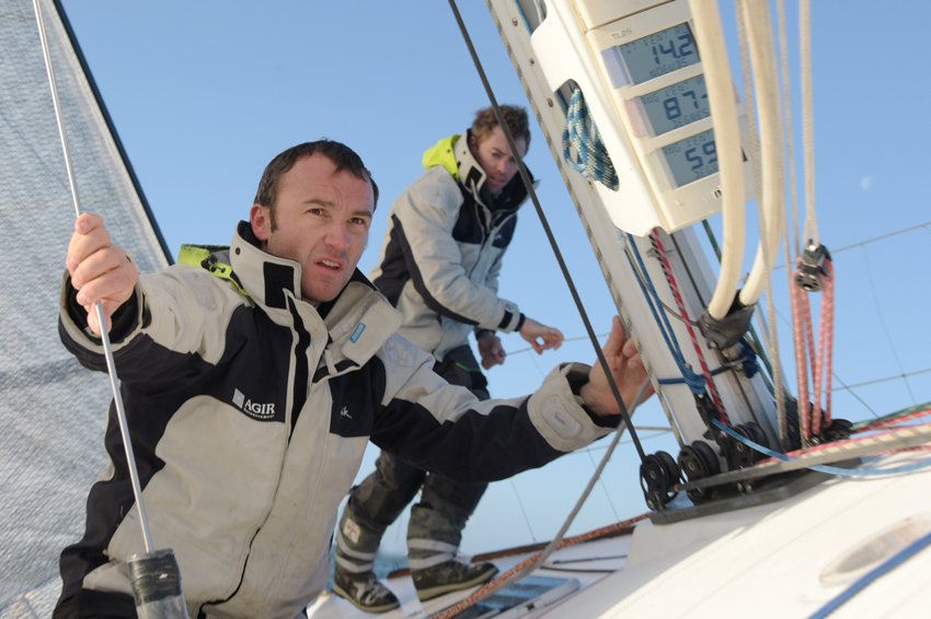 C'est fait, Agir Recouvrement a croisé devant @TeamBretagneCMB avec 10 milles d'avance ! Rien n'est encore joué avant l'arrivée demain soir mais ça va dans le bon sens pour Adrien et <a href="/ThomasRuyant/">Thomas Ruyant</a> sur @AG2RLMTransat La carto : player.georacing.com/player_ag2r201…