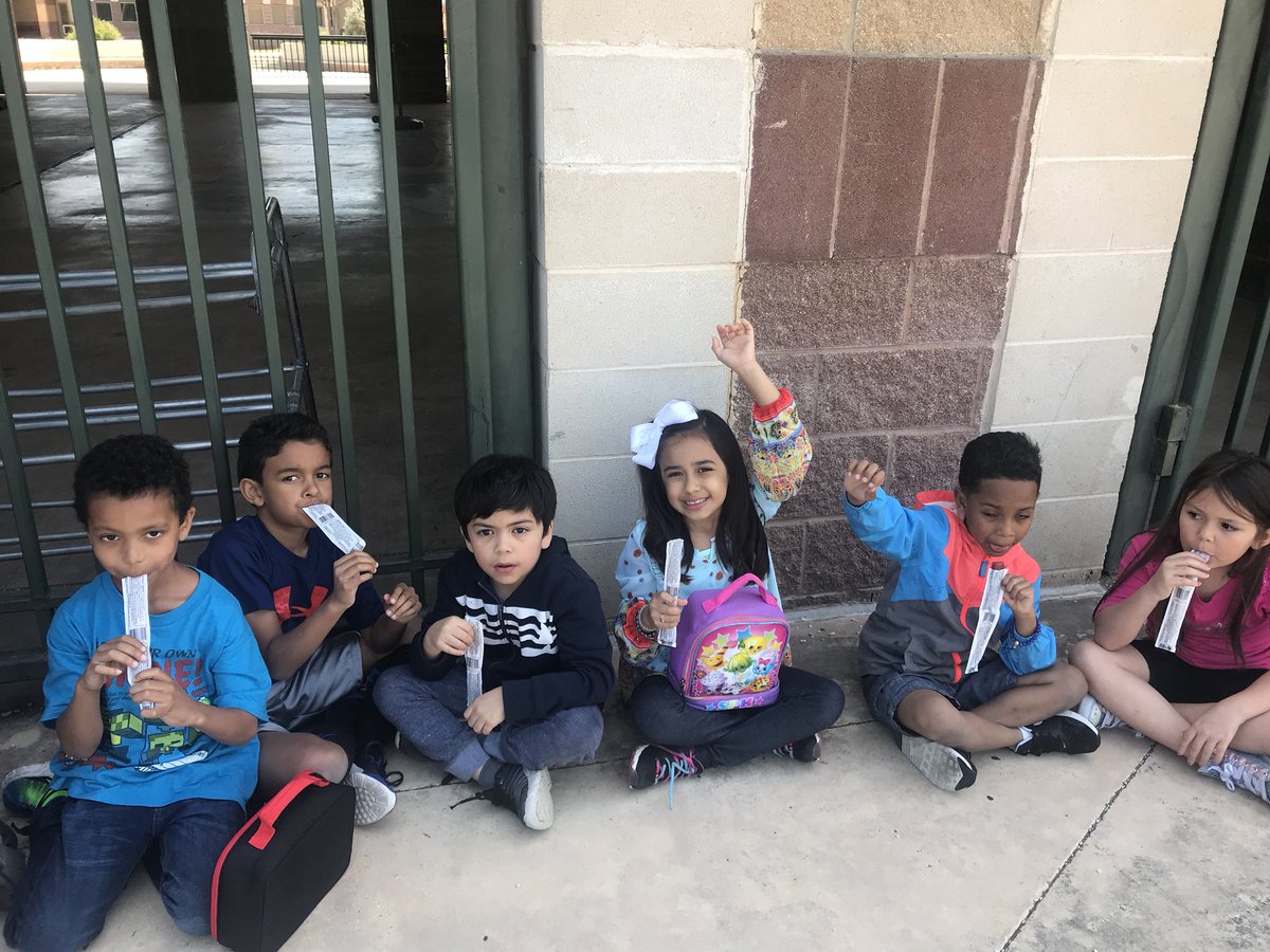 mrsmartinezkids's tweet photo. Celebrating a successful book drive with these amazing and generous firsties!!! So proud of their determination to donate as many books as they could. @MayPrincipal @NISDMay #superfirsties https://t.co/iOL0CAAKNH