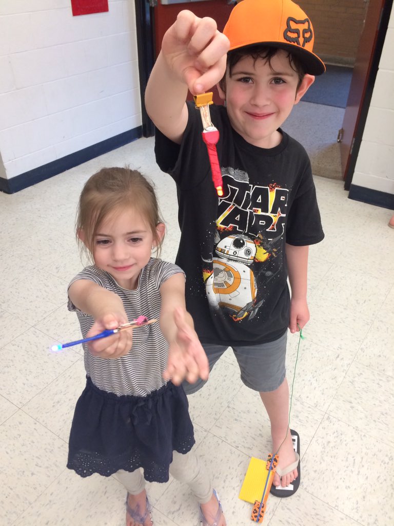 KingGeorgeVIPS's tweet photo. Maker Night success at King George! Thanks to all who came out! #EdWeekLKDSB https://t.co/YwxI1UI4wY