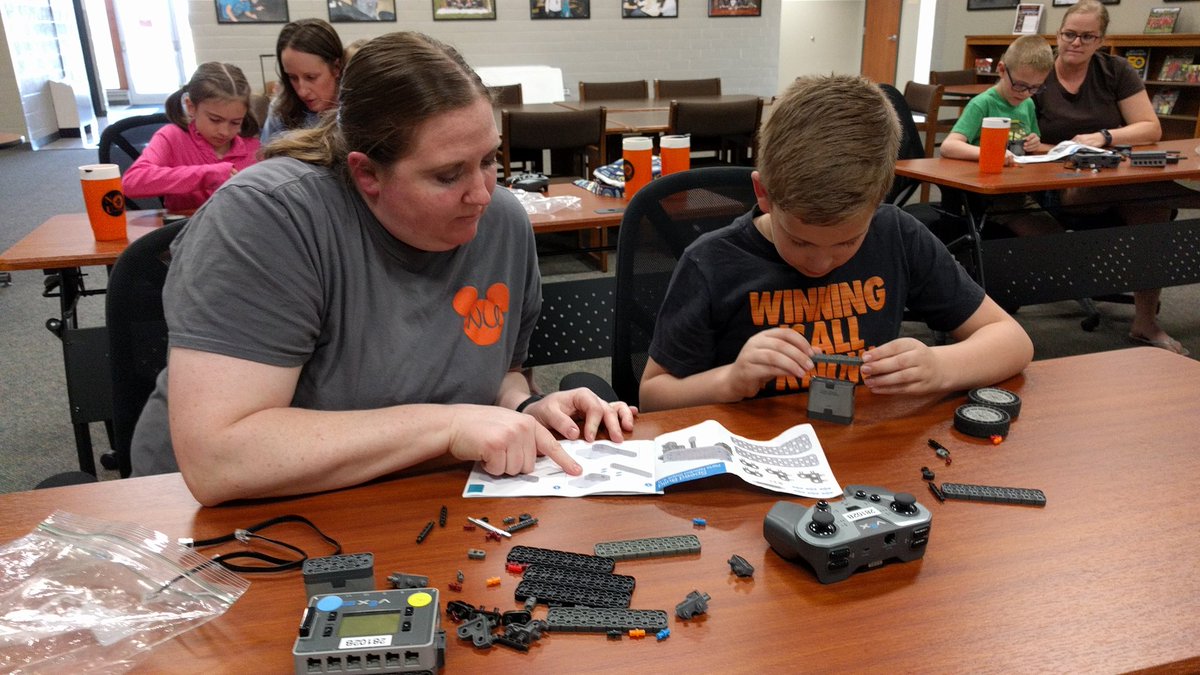 NU_Robotics's tweet photo. Lots of robot fun happening tonight at our #NUniversity Build A Robot event. These little people are some awesome builders &amp; thinkers! Can't wait to see them on our teams in the future! @pd_nu @REC_Foundation https://t.co/l4IvWgAz6i
